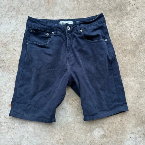 Zara blue denim straight leg jeans jorts shorts
Size 31 waist - Picture 2 of 8